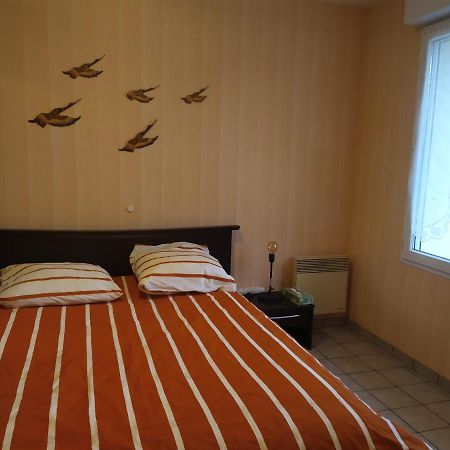 Chez Fabienne T1 Apartment Le Breuil-sur-Couze Bagian luar foto