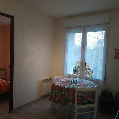 Chez Fabienne T1 Apartment Le Breuil-sur-Couze Bagian luar foto
