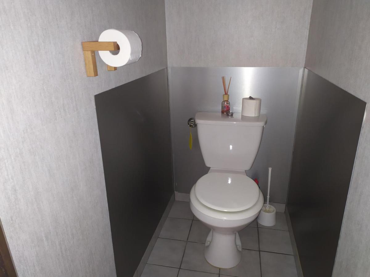 Chez Fabienne T1 Apartment Le Breuil-sur-Couze Bagian luar foto