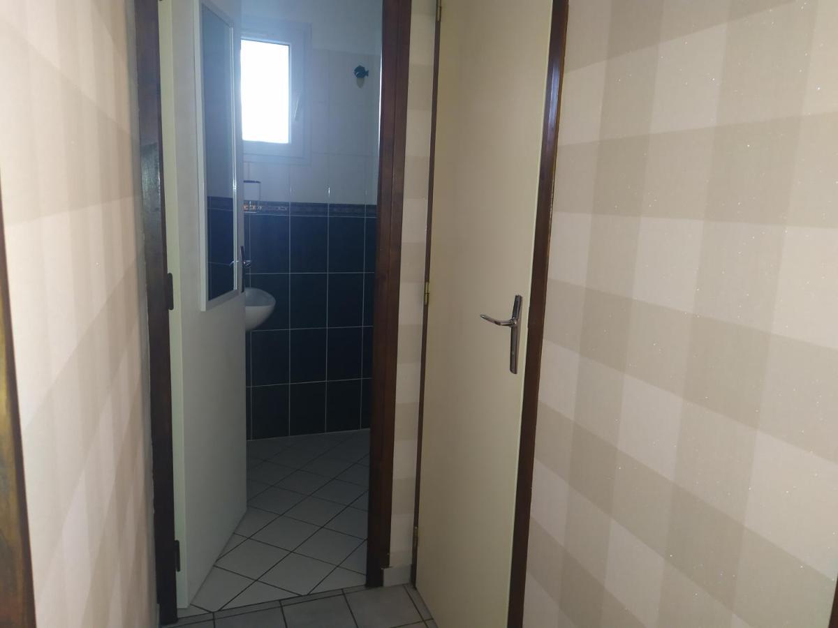 Chez Fabienne T1 Apartment Le Breuil-sur-Couze Bagian luar foto